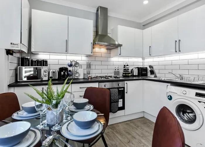 Southwark Serenity: Cozy Flat With Balcony