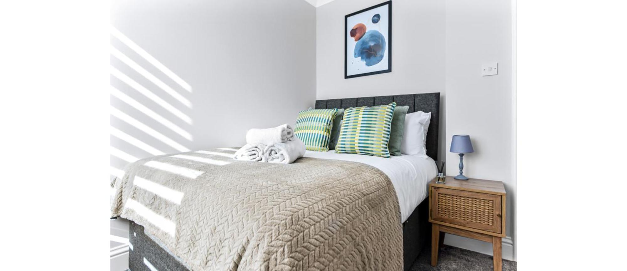 Southwark Serenity: Cozy Flat With Balcony